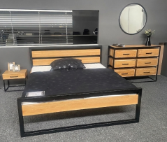 Ložnice - postel 180x200 + rošt, noční stolek, komoda a zrcadlo, dubový masiv