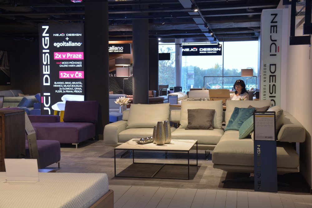 Interiér showroomu NEJČI DESIGN MODO